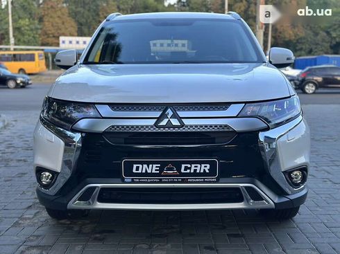 Mitsubishi Outlander 2019 - фото 2