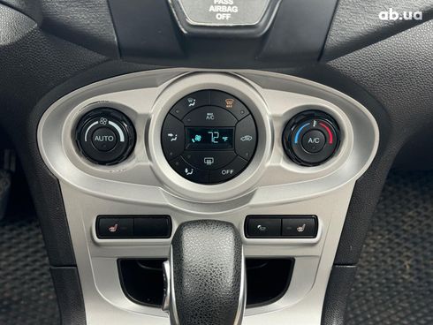 Ford Fiesta 2016 красный - фото 30