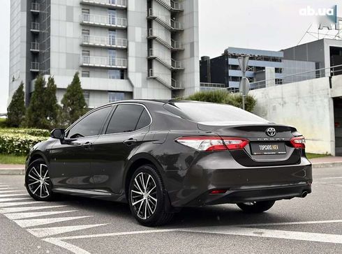 Toyota Camry 2018 - фото 6