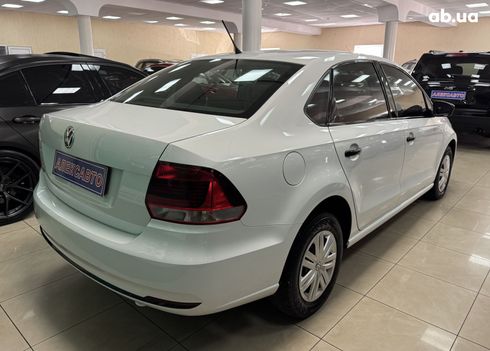 Volkswagen Polo 2017 белый - фото 8