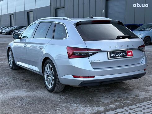 Skoda Superb 2019 серый - фото 12