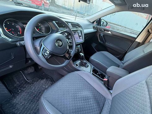 Volkswagen Tiguan 2020 синий - фото 20