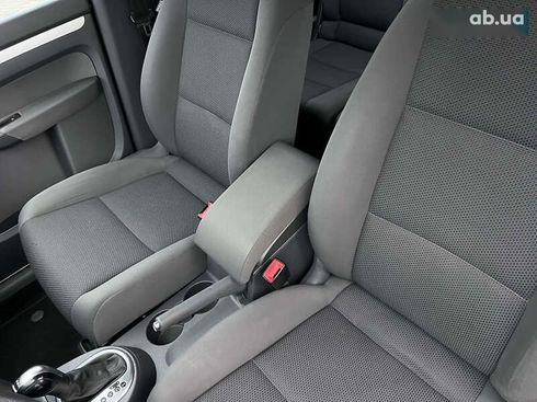 Volkswagen Touran 2011 - фото 26