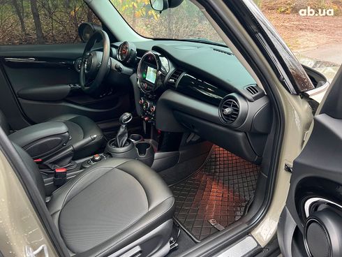 MINI Hatch 2019 бежевый - фото 73