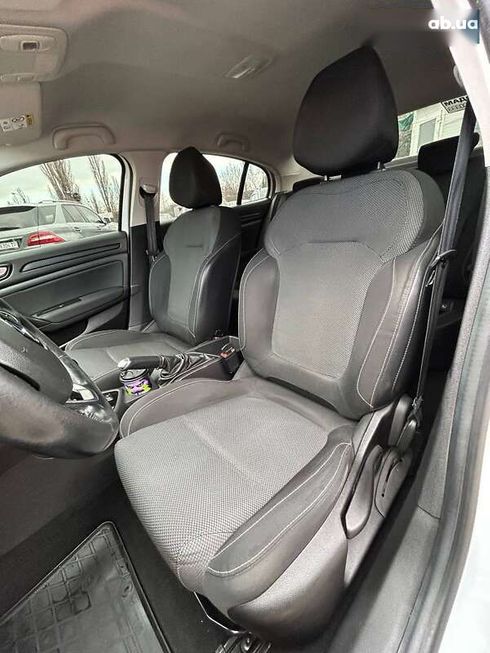 Renault Megane 2019 - фото 14
