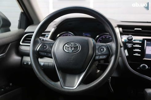 Toyota Camry 2019 - фото 16