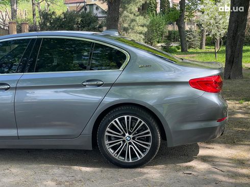 BMW 5 серия 2018 серый - фото 11