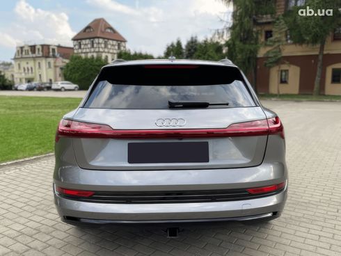 Audi E-Tron 2020 серебристый - фото 3