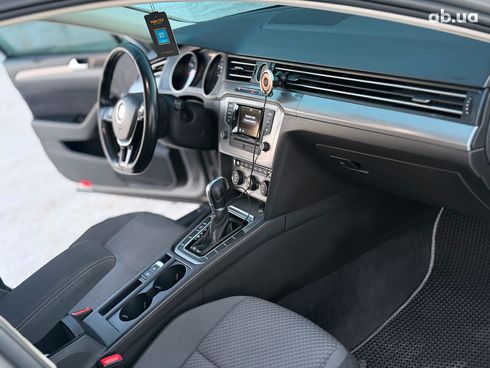 Volkswagen Passat 2016 серый - фото 33