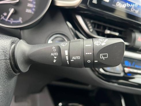 Toyota C-HR 2017 серый - фото 26