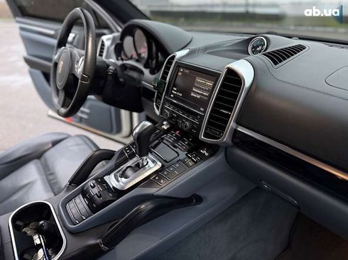 Porsche Cayenne 2011 - фото 26