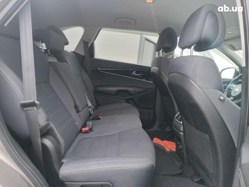 Kia Sorento 2015 серый - фото 26