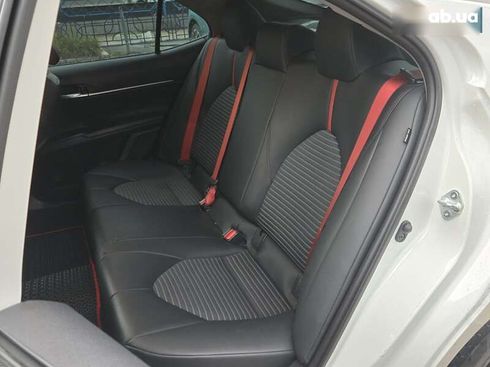 Toyota Camry 2021 - фото 12