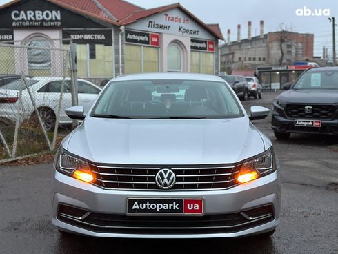 Volkswagen Passat 2016 серый - фото 2