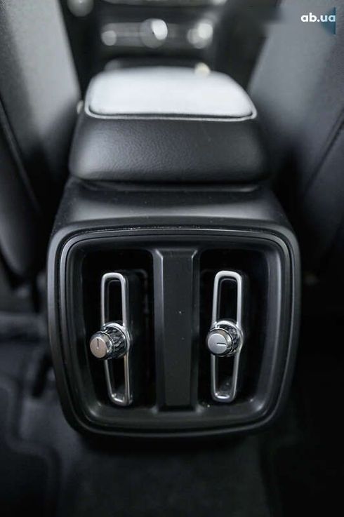 Volvo XC40 2020 - фото 27