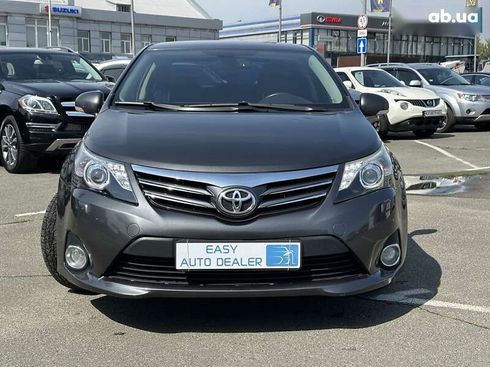 Toyota Avensis 2013 - фото 2
