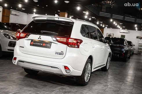 Mitsubishi Outlander 2019 - фото 19