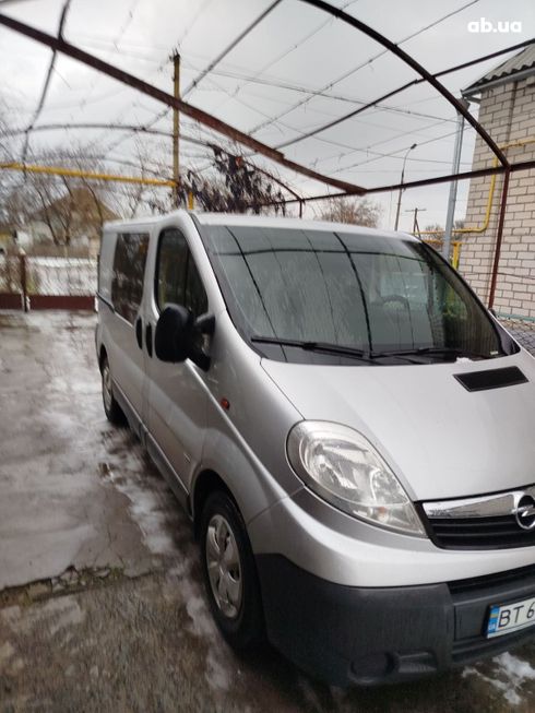 Opel Vivaro 2011 серебристый - фото 7