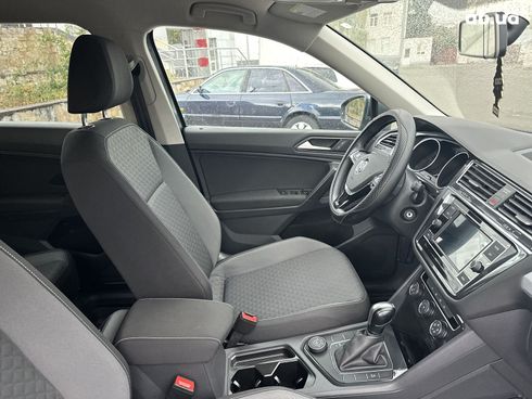 Volkswagen Tiguan 2021 серый - фото 47