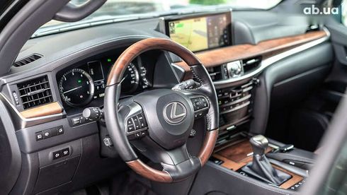 Lexus LX 2017 - фото 14