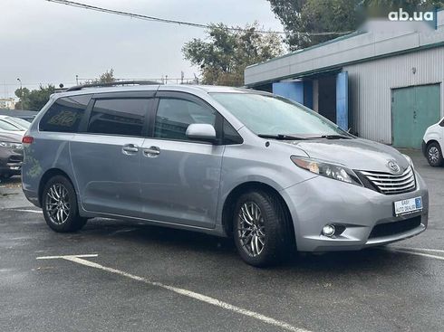 Toyota Sienna 2012 - фото 6