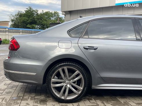 Volkswagen Passat 2017 серый - фото 15