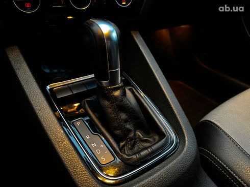 Volkswagen Jetta 2016 белый - фото 21