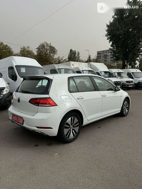 Volkswagen e-Golf 2020 - фото 10