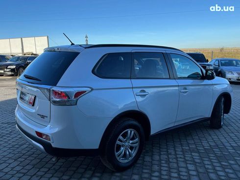 Mitsubishi Outlander 2014 белый - фото 7