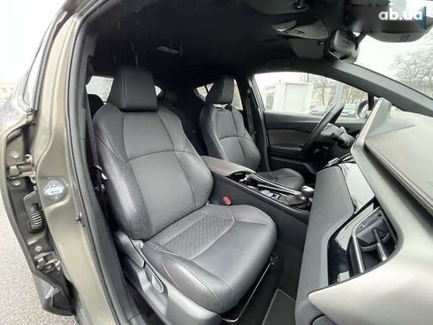 Toyota C-HR 2022 - фото 11