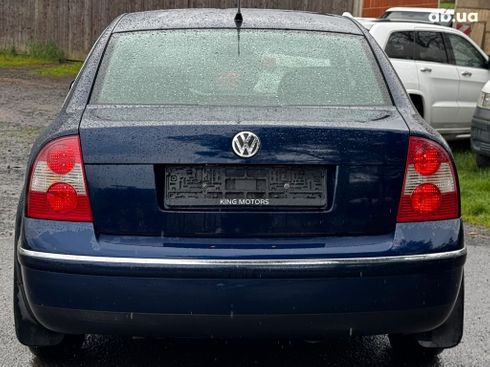 Volkswagen Passat 2004 синий - фото 3