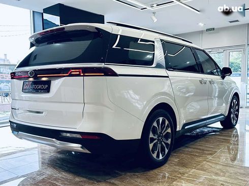 Kia Carnival 2021 - фото 7
