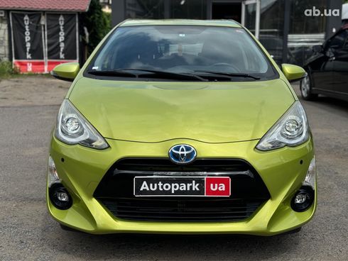 Toyota Aqua 2015 зеленый - фото 2