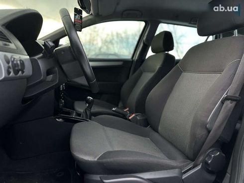 Opel Astra 2010 - фото 24