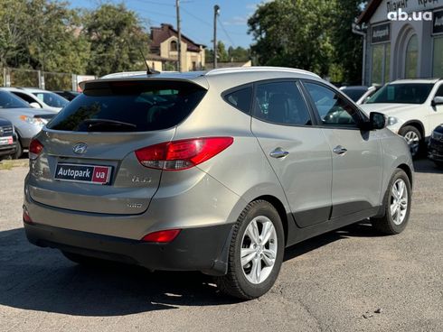 Hyundai ix35 2010 зеленый - фото 5