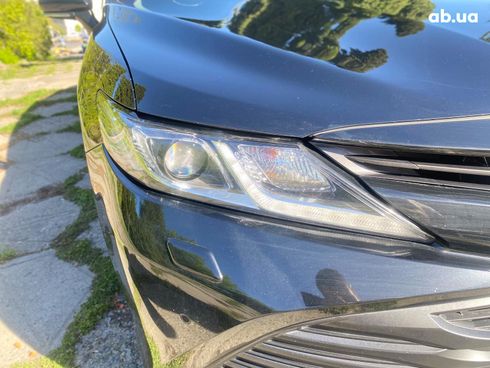 Toyota Camry 2018 черный - фото 16