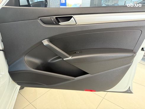 Volkswagen Passat 2016 белый - фото 13