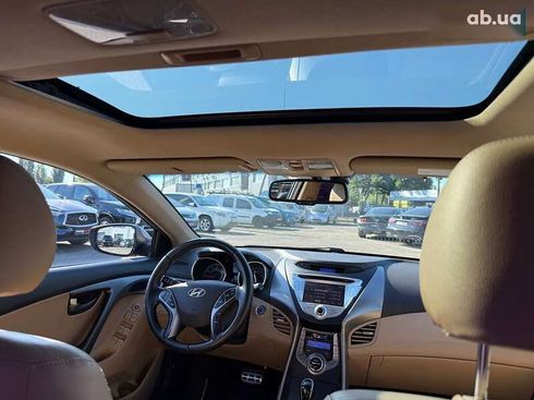 Hyundai Elantra 2012 - фото 25