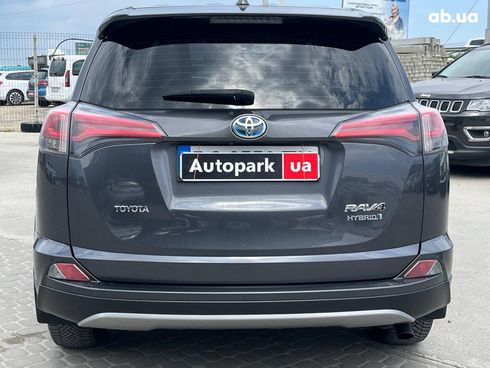 Toyota RAV4 2017 серый - фото 9