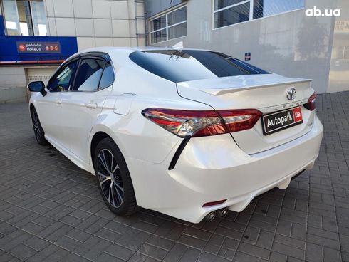 Toyota Camry 2019 белый - фото 16