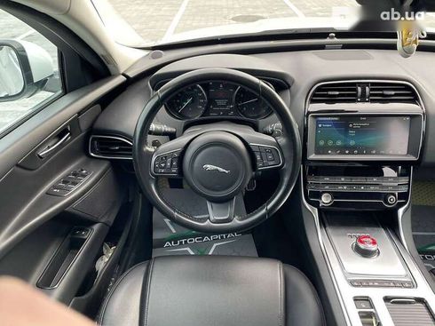 Jaguar XE 2019 - фото 18