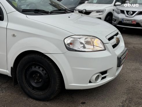 Chevrolet Aveo 2008 белый - фото 4