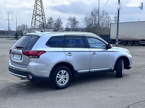 Mitsubishi Outlander 2018 - фото 12