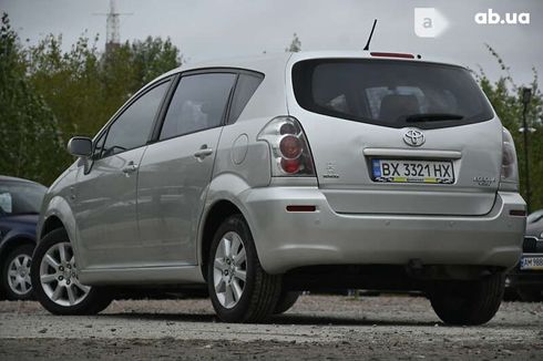 Toyota Corolla Verso 2005 - фото 5