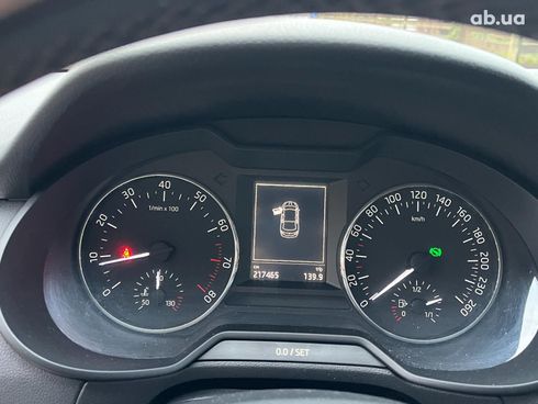 Ford Fiesta 2011 белый - фото 33