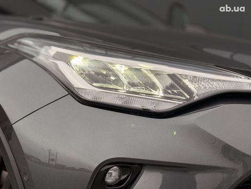 Toyota C-HR 2022 серый - фото 43