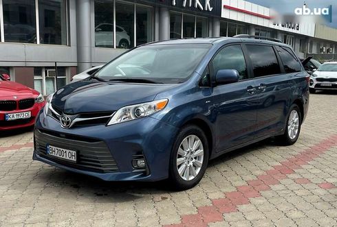 Toyota Sienna 2017 - фото 2