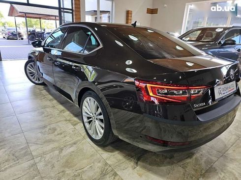 Skoda Superb 2016 - фото 23