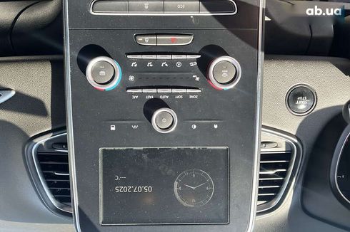Renault Scenic 2017 - фото 16