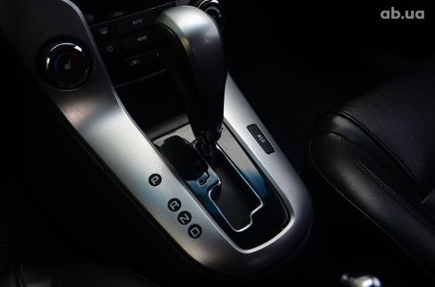 Chevrolet Cruze 2011 белый - фото 17